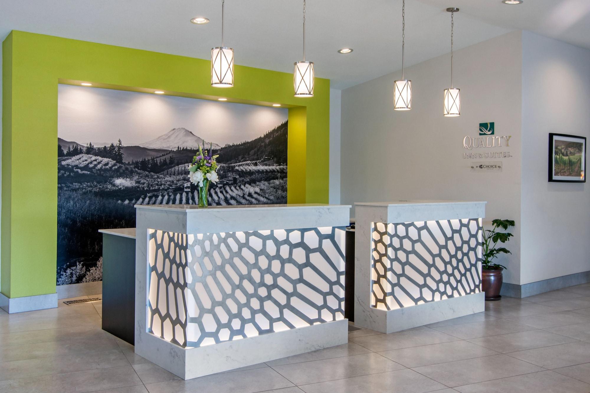 Vista Lobby Quality Inn & Suites Albany Corvallis