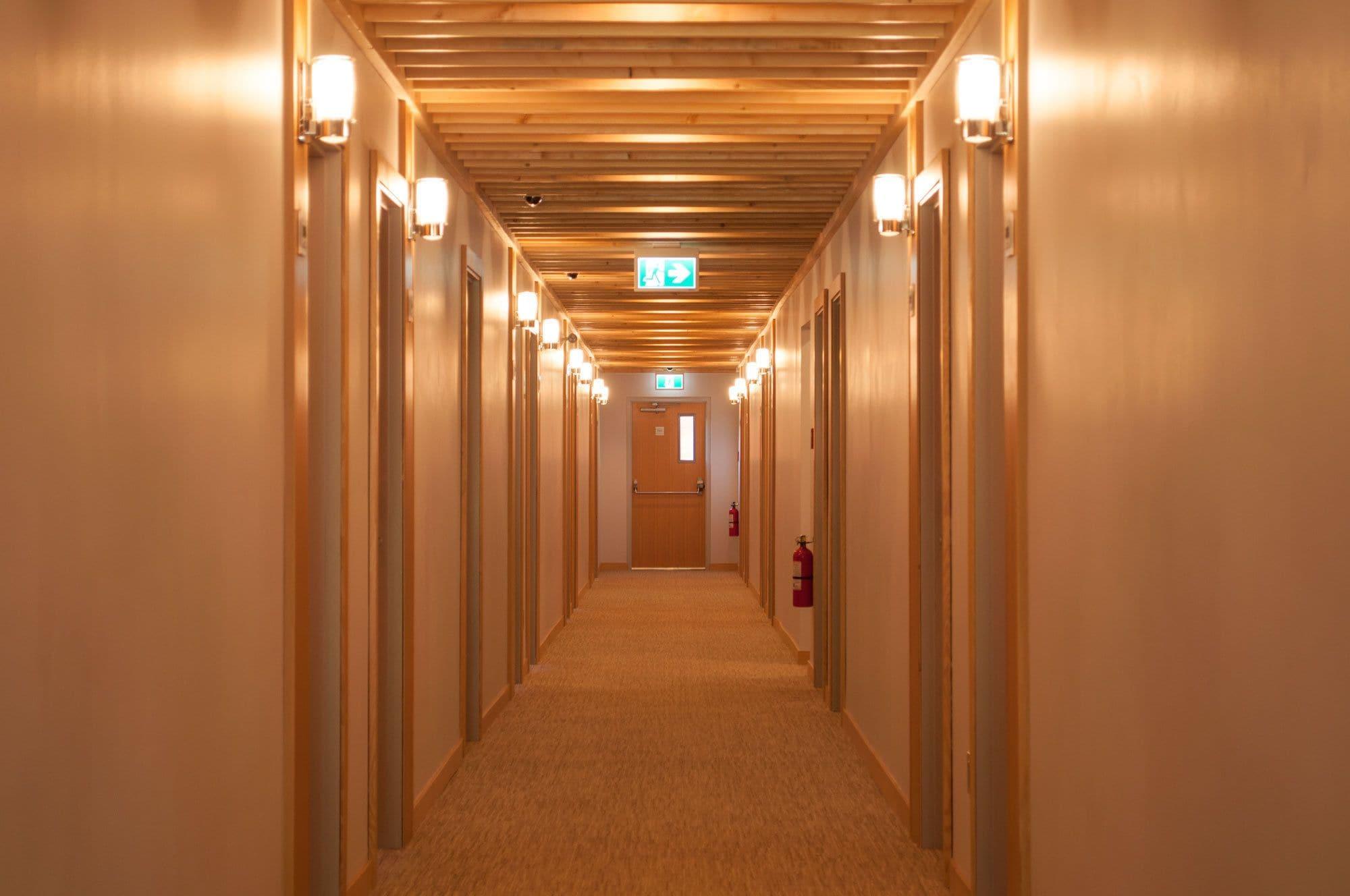 Varios Harbour House Hotel