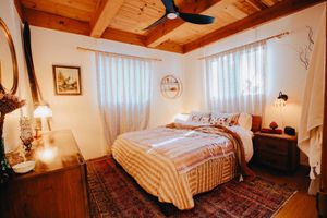 Arriendo temporal - Riverfront! Pet-Friendly A-Frame Cabin - 25min to Sierra @ Tahoe