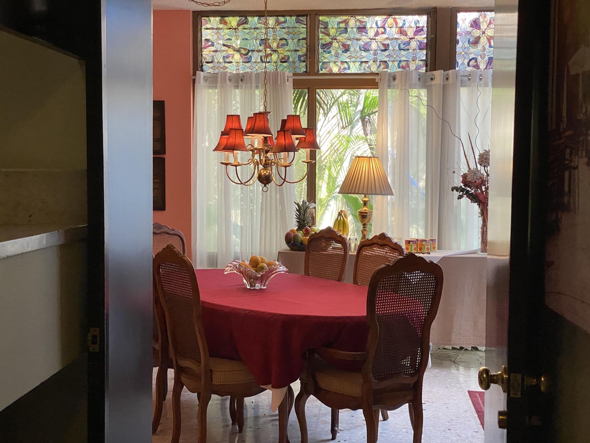 Set de Habitación Dickinson Guest House, Guadalajara Expo