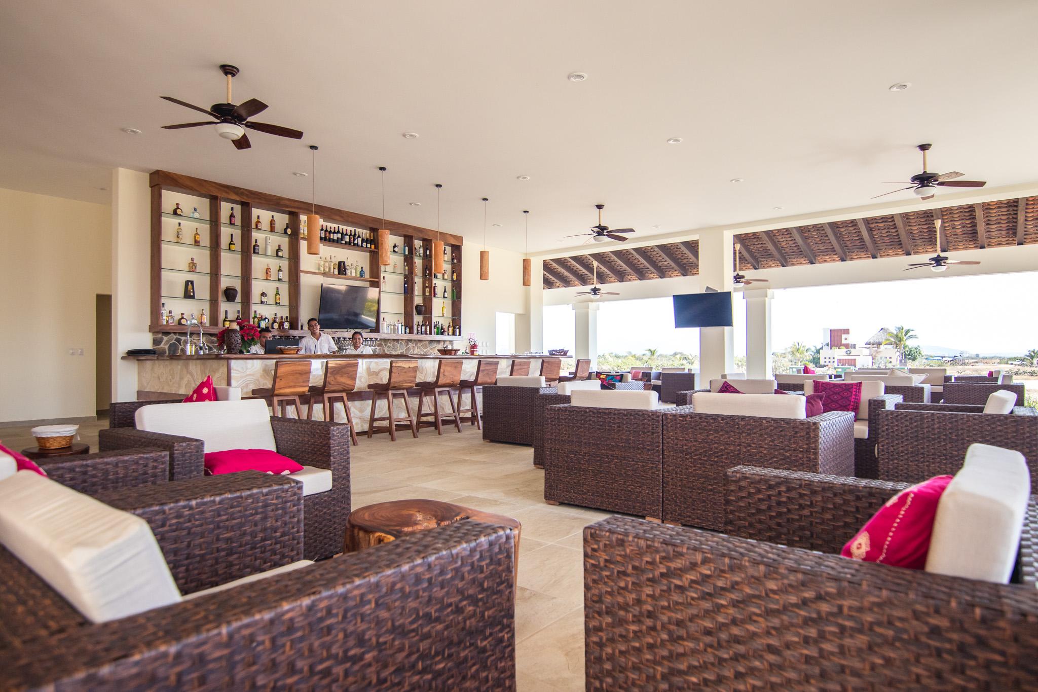 Bar/Salón Vivo Resorts