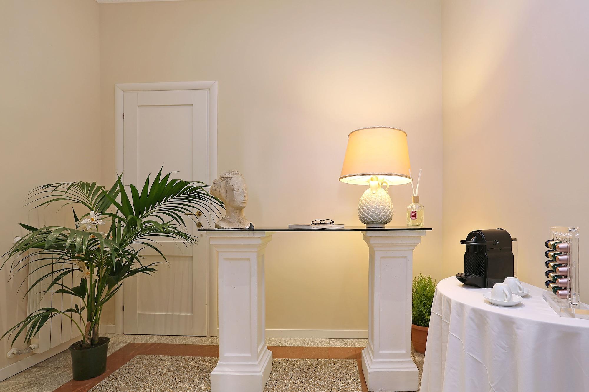 Vista Lobby Liberty Rome Suites