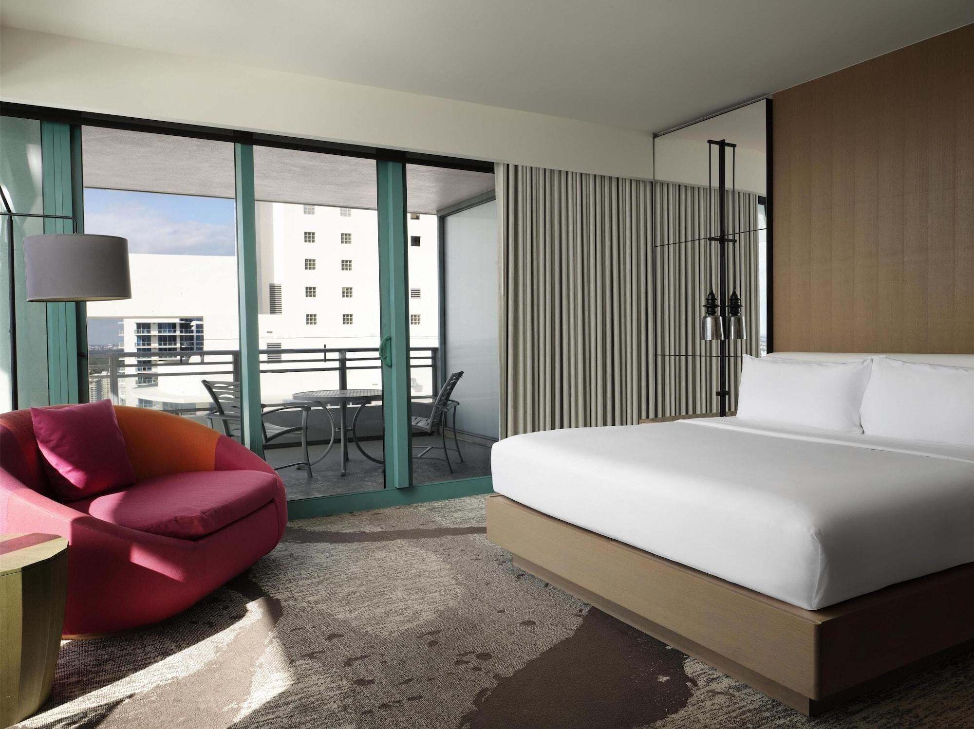 Habitación Signia by Hilton Diplomat Beach Resort