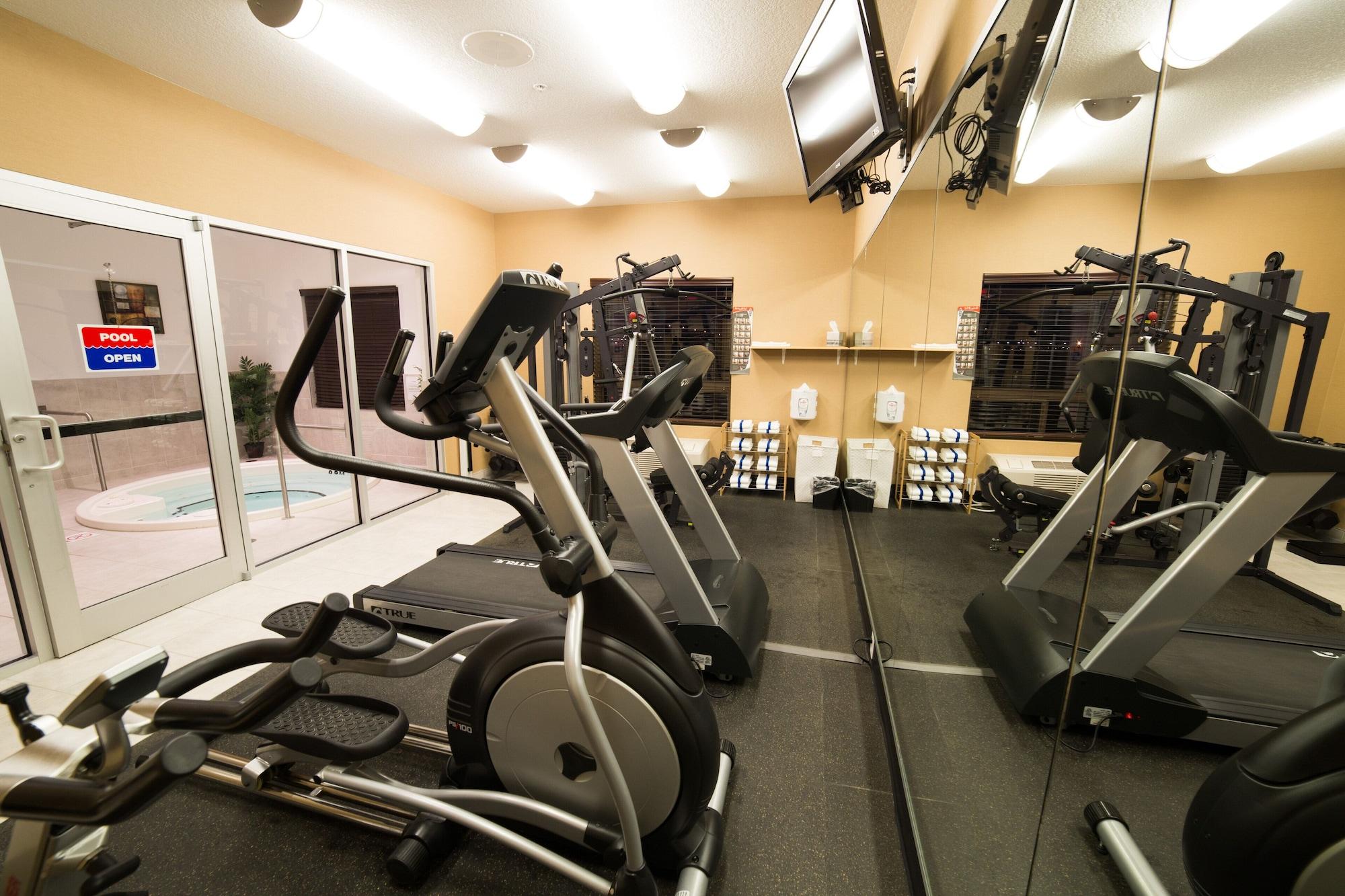 Gimnasio Holiday Inn Express Hotel & Suites WHITECOURT by IHG