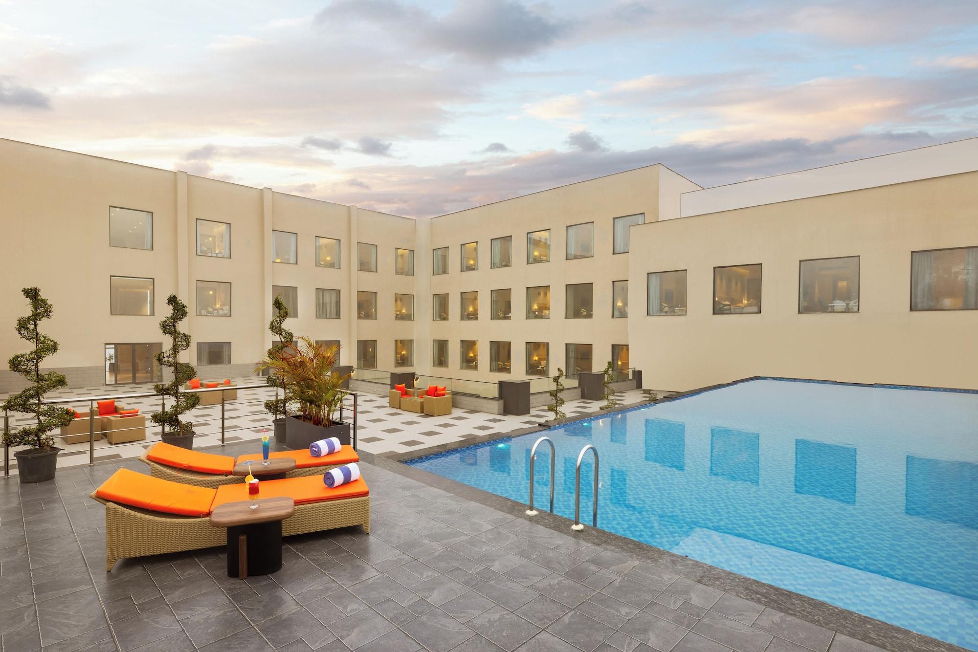 Vista Piscina Regenta Marrievilla Ambala