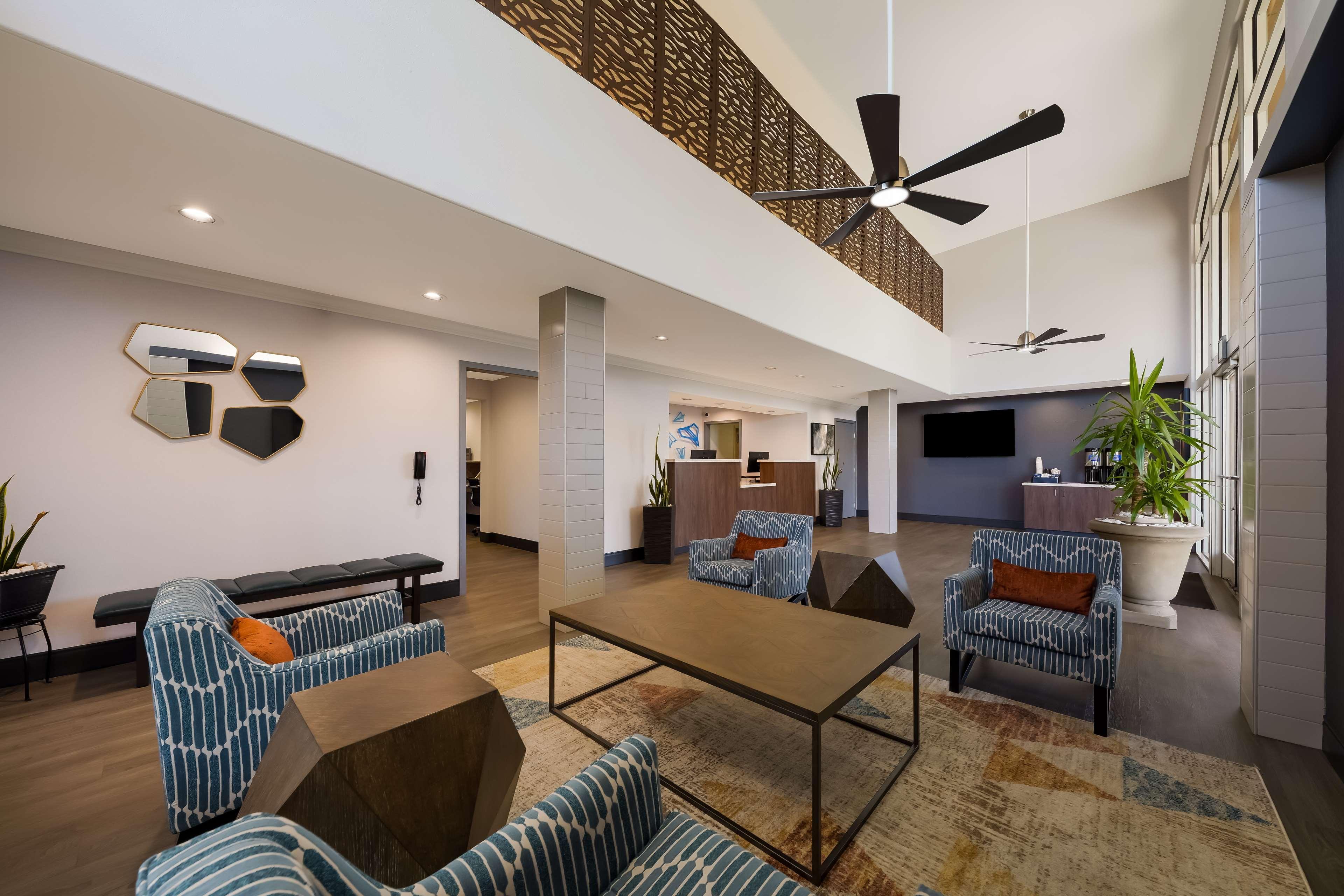 Vista Lobby Best Western Inn & Suites Lemoore