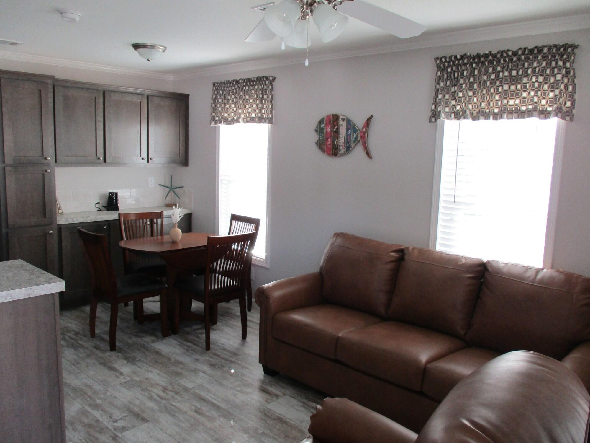 Varios Horseshoe Cove RV Resort