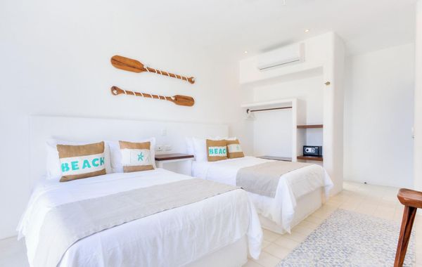 Luxury Ocean Front Villa, 6BR (12 pax) Breakfast includes + infinity pool - Hoteles con desayuno en Isla Mujeres, México