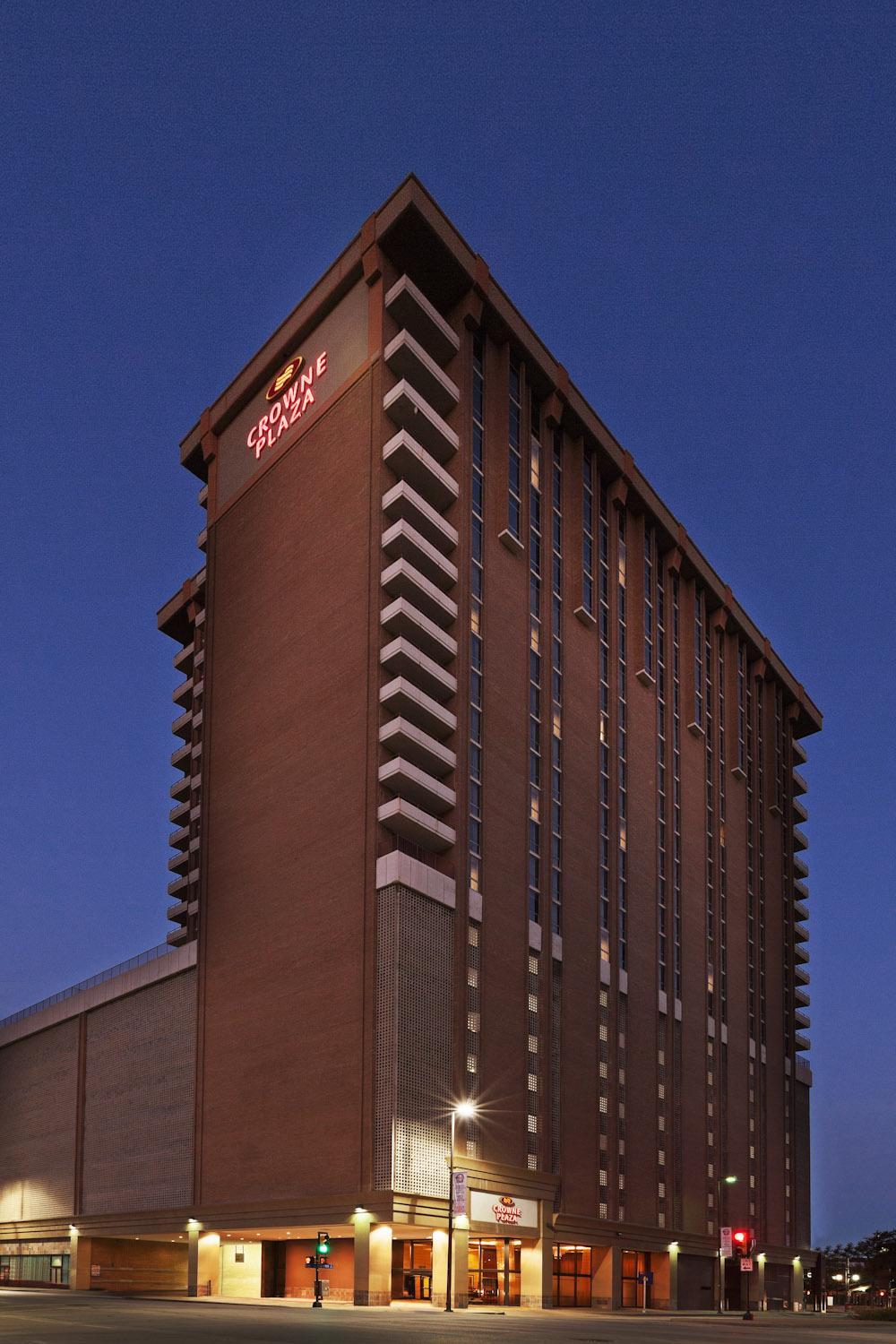 Vista da fachada Crowne Plaza Hotel Dallas Downtown
