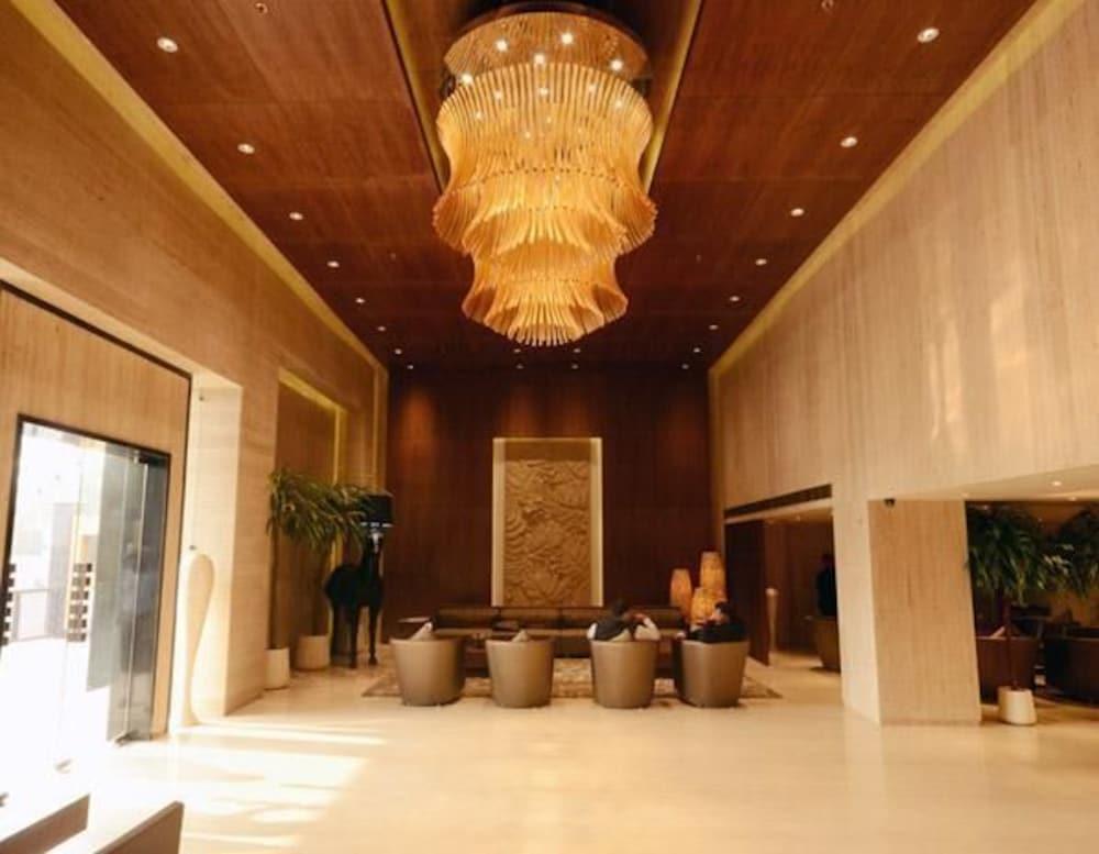 Vista Lobby Monotel Luxury Business Hotel