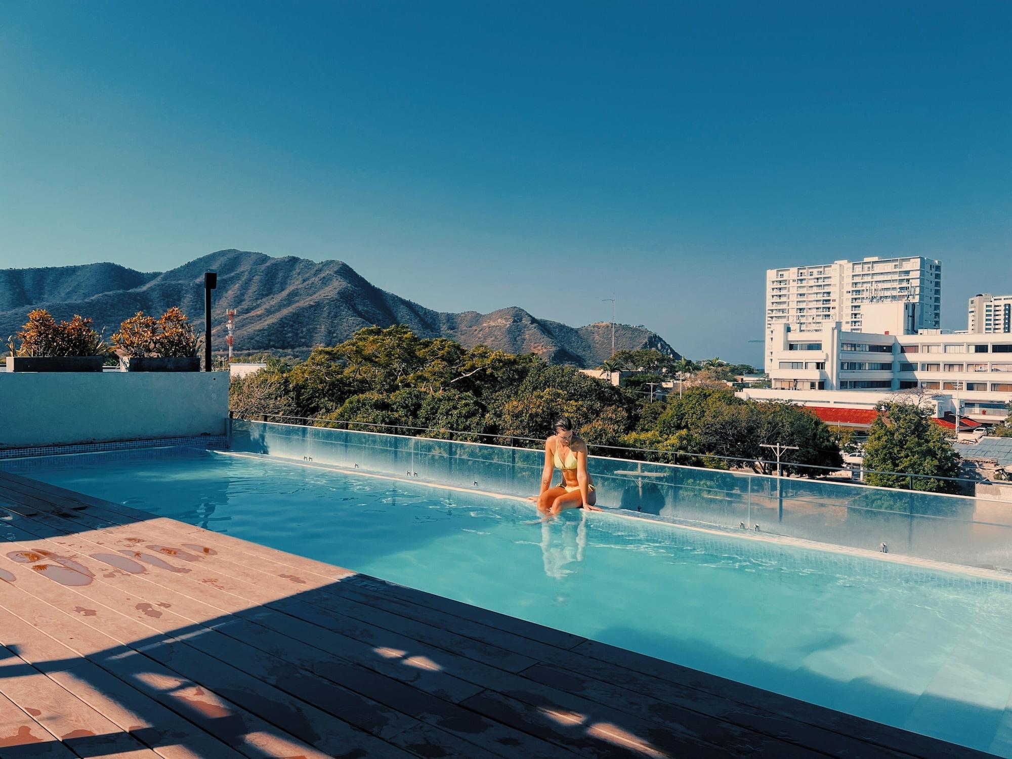 Vista Piscina Viajero Santa Marta Hostel