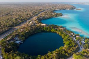 Actividad - Tour en lancha con visita a cenotes