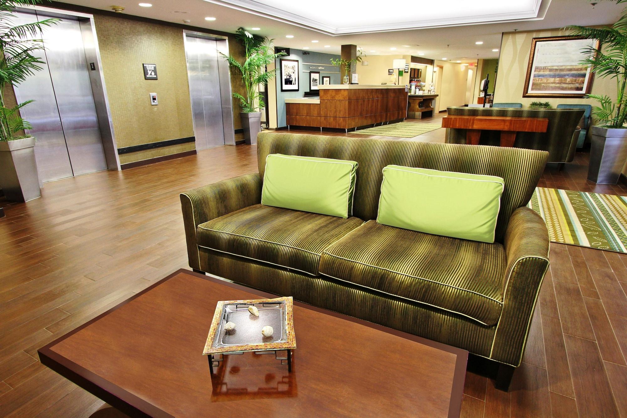 Vista Lobby Hampton Inn Milford