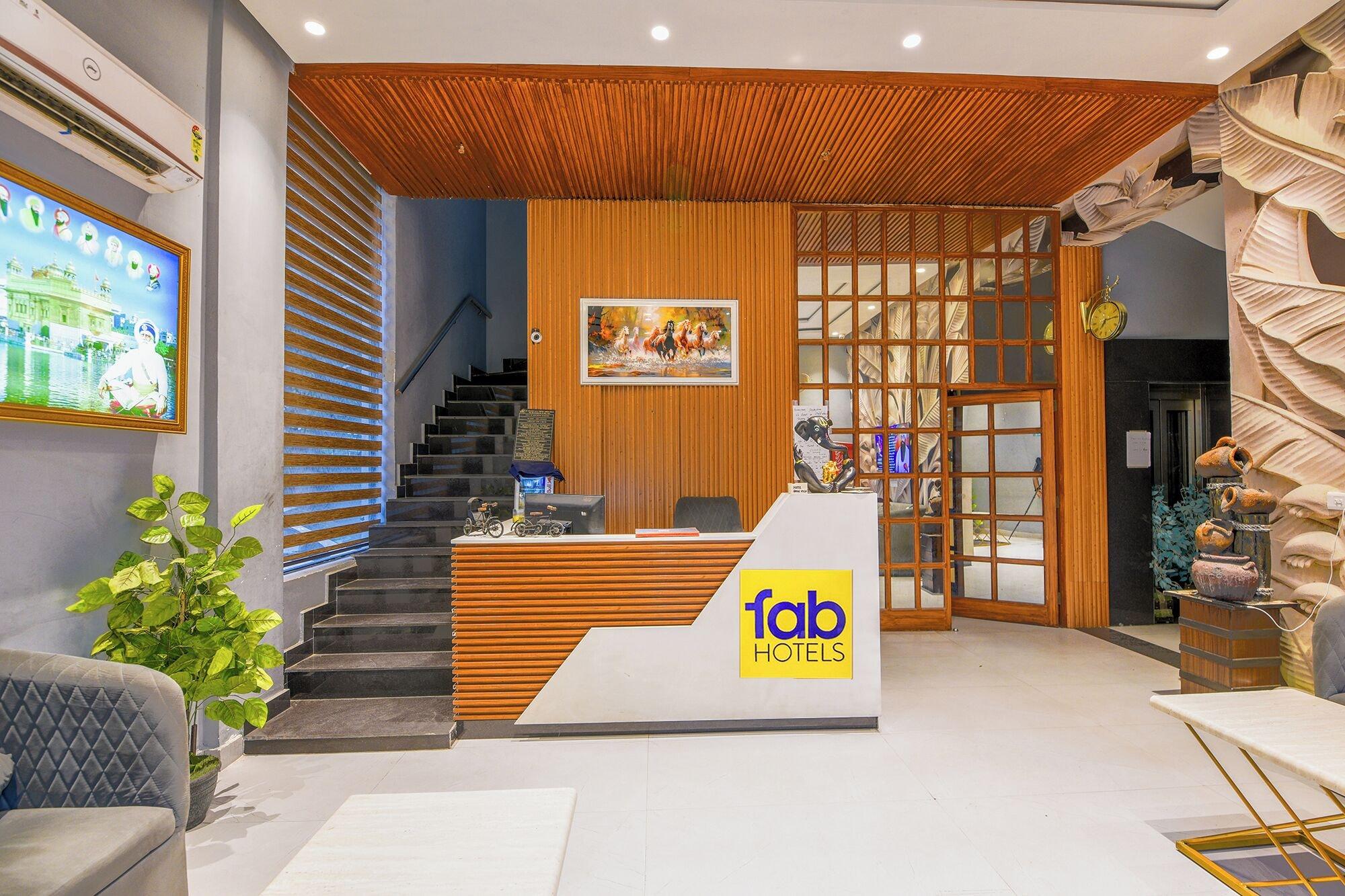 Vista Lobby Fabhotel Amar Villa