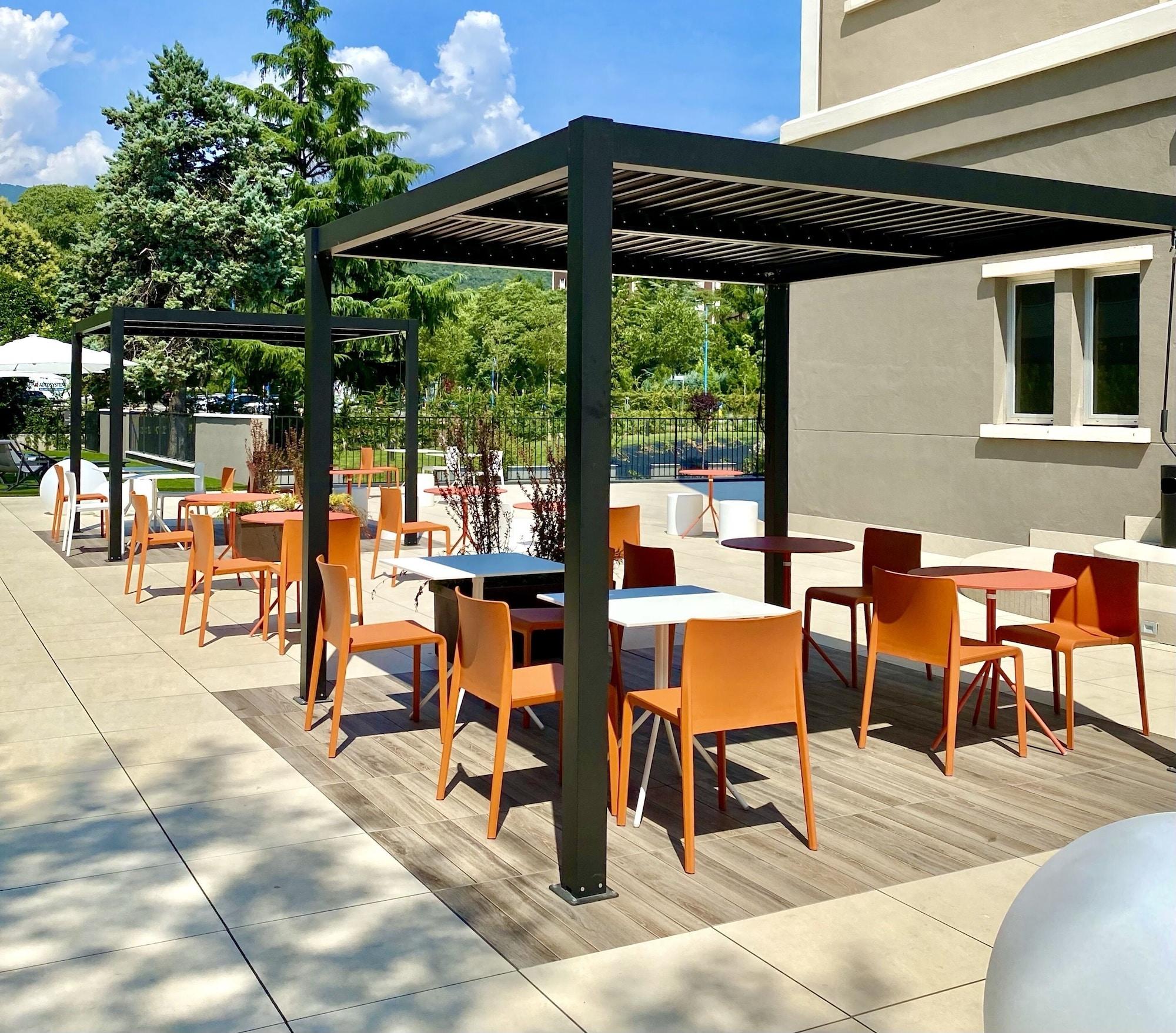 Vista Exterior DoubleTree by Hilton Brescia