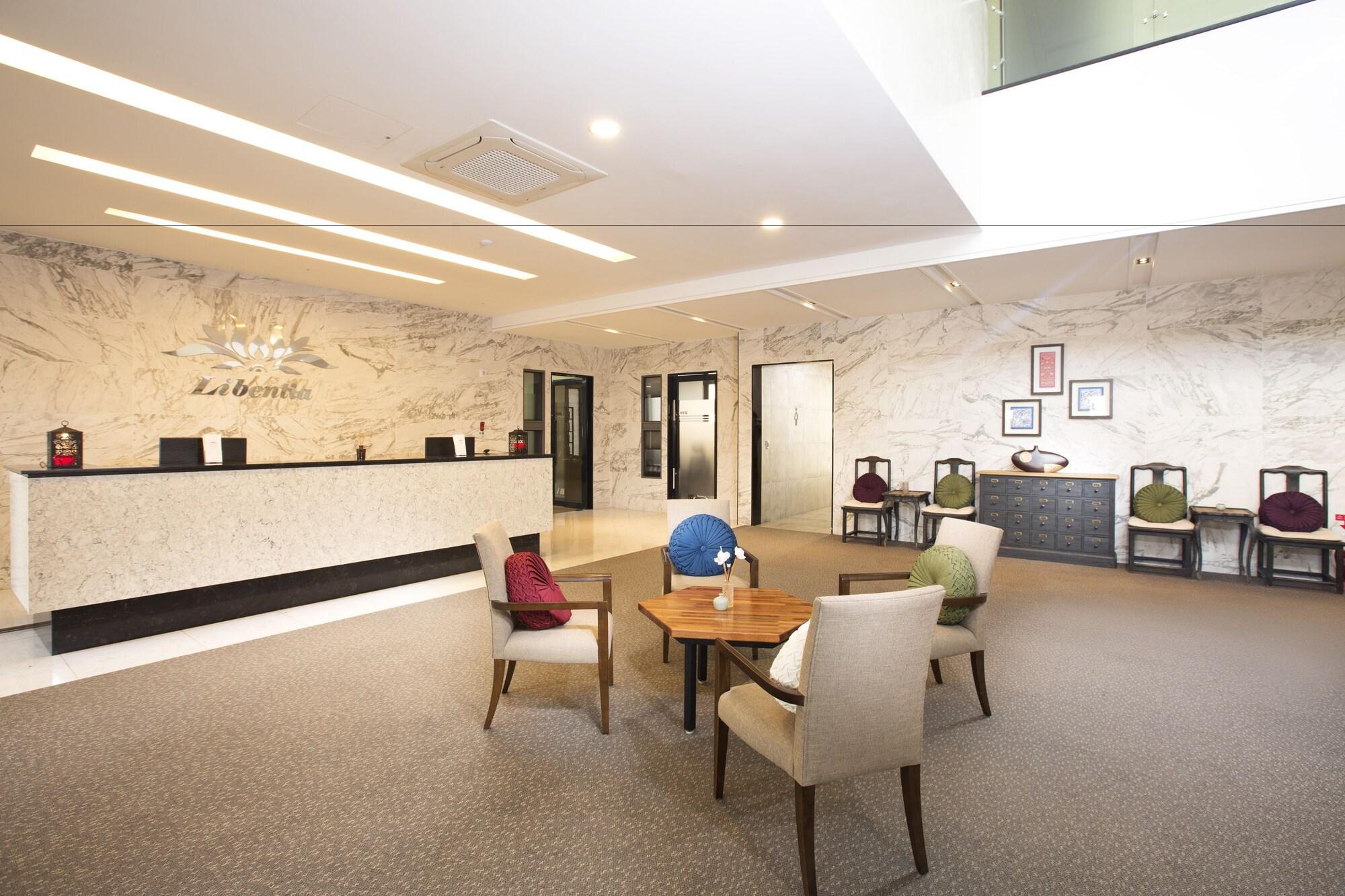 Vista Lobby Libentia Hotel & Pool Villa