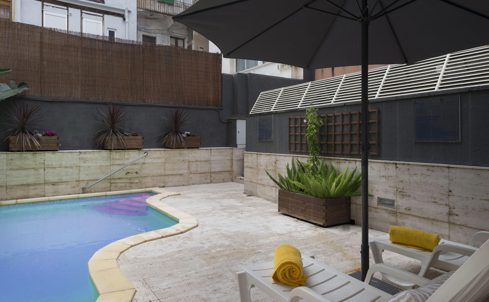 Vista Piscina Alexandra Aparthotel