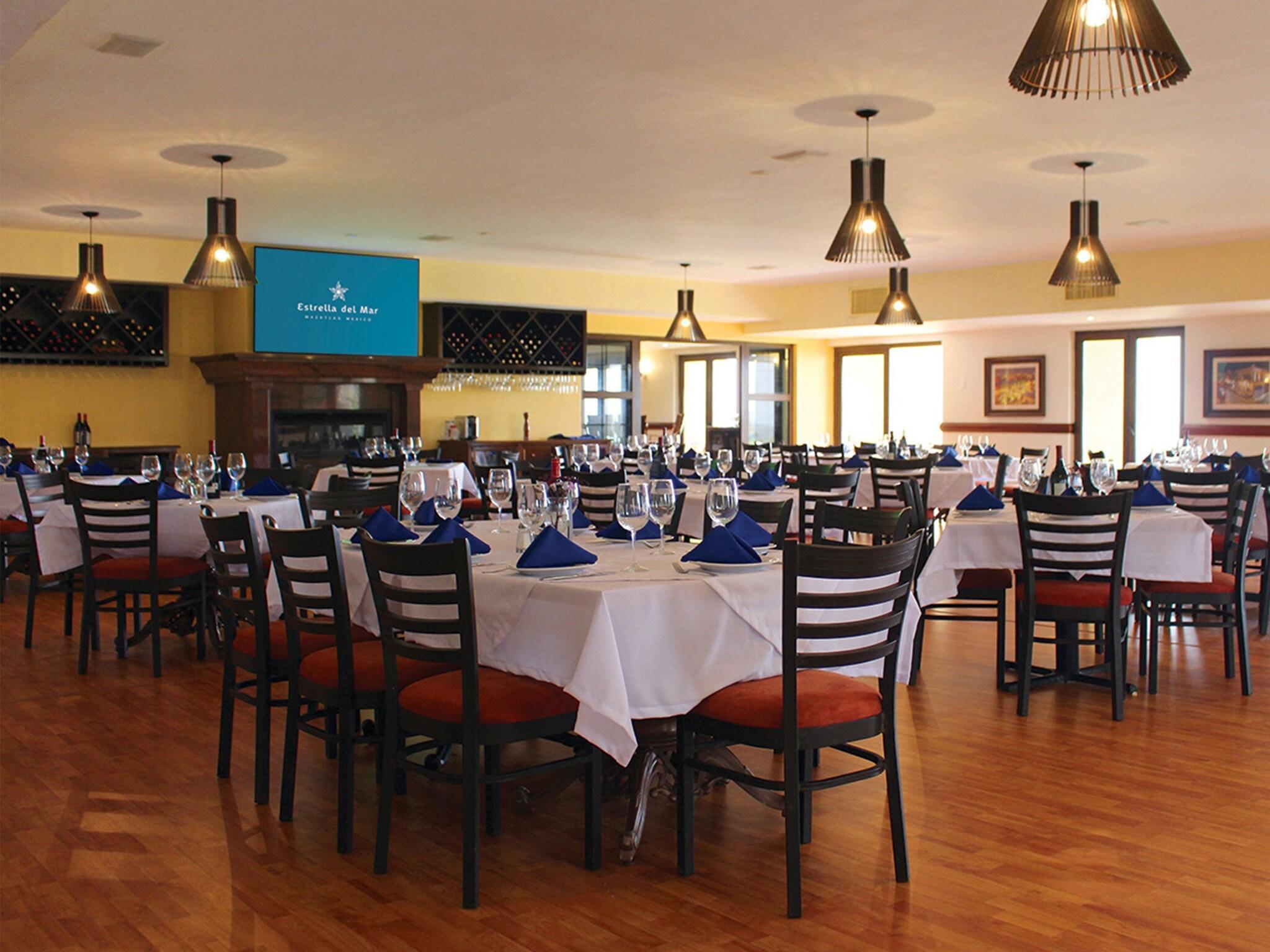 Restaurant Luxury Suites By Estrella del Mar