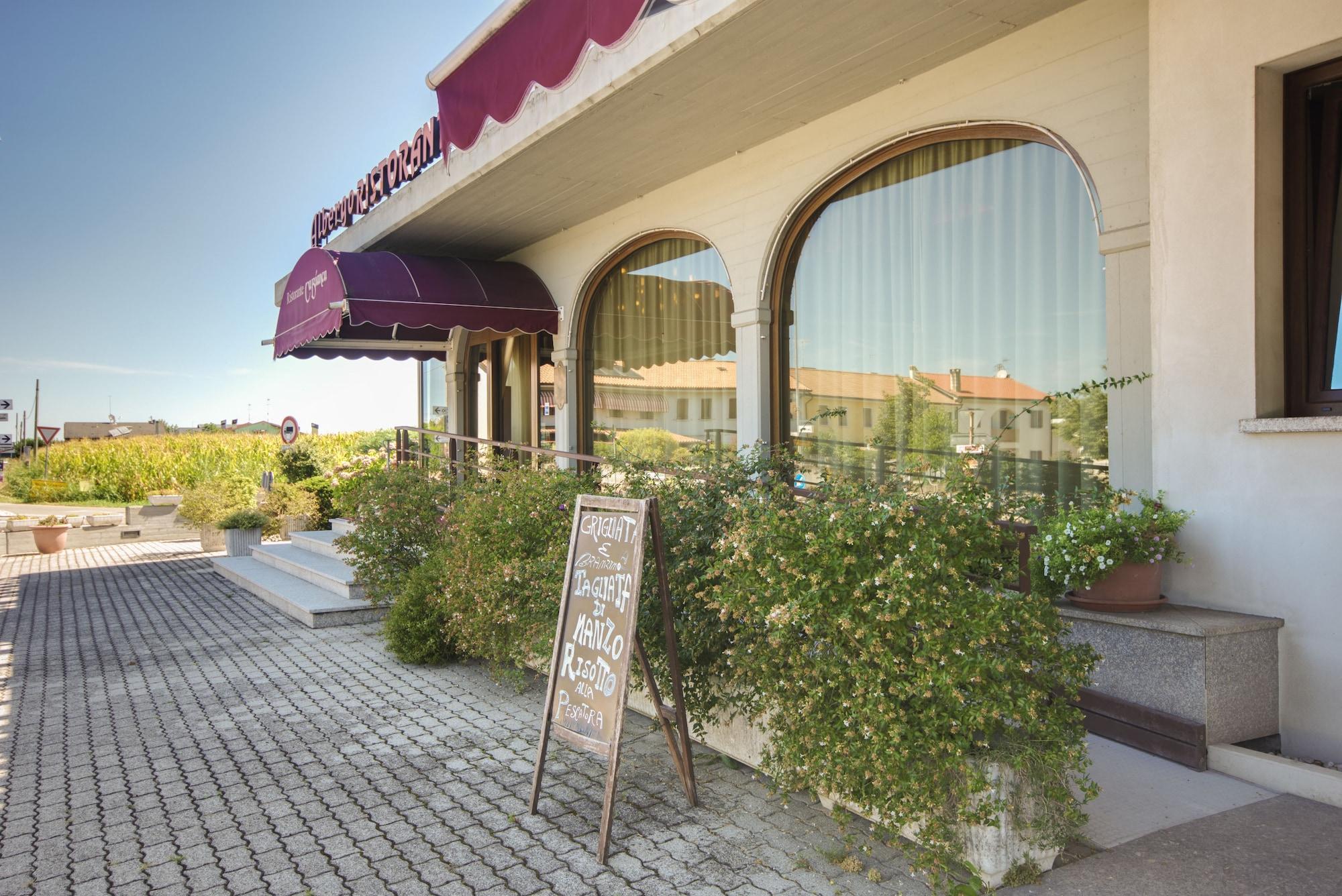 Vista Exterior Park Hotel Ristorante Ca' Bianca