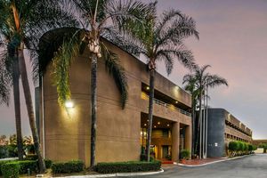 Alojamiento - Travelodge by Wyndham Commerce Los Angeles Area