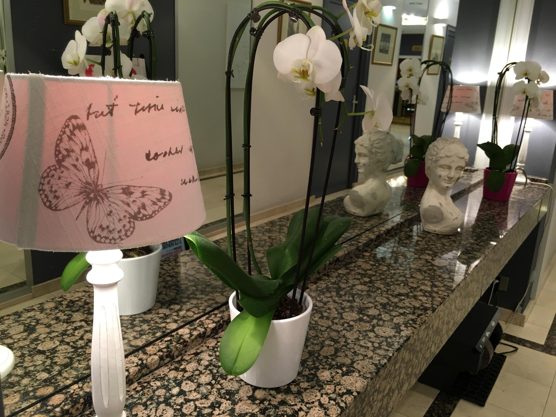 Vista Lobby First Euroflat Hotel