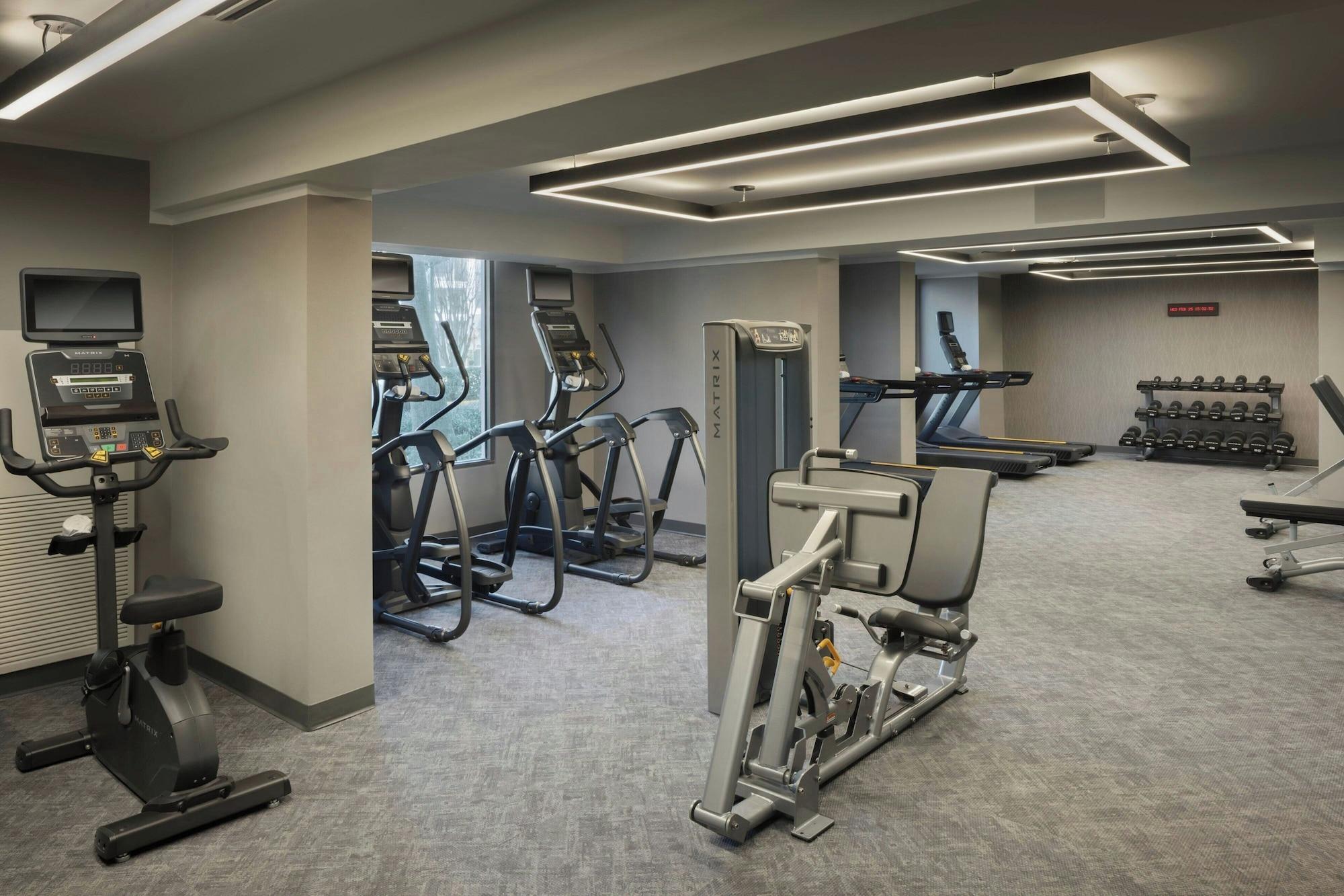 Gimnasio Courtyard by Marriott across Universal Orlando