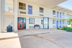 Alojamiento - Economy Hotel Plus
