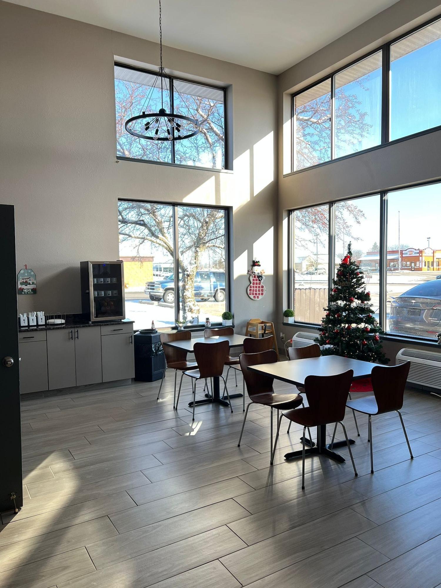 Restaurant Super 8 by Wyndham Watertown WI