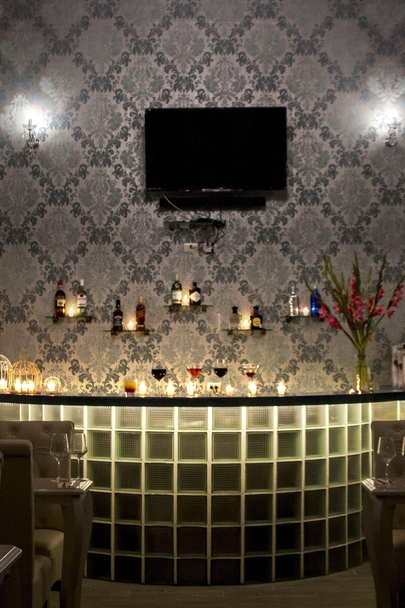 Bar/Salón Xoxula by Inmense
