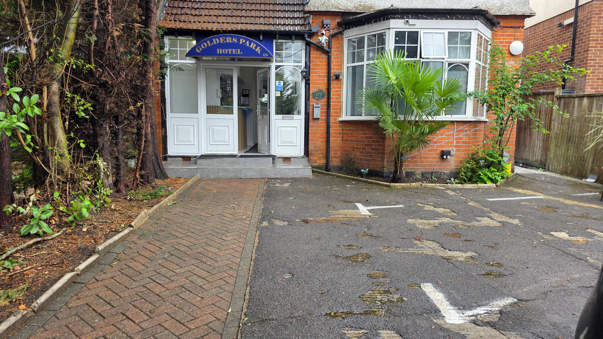 Vista Exterior Golders Park Hotel