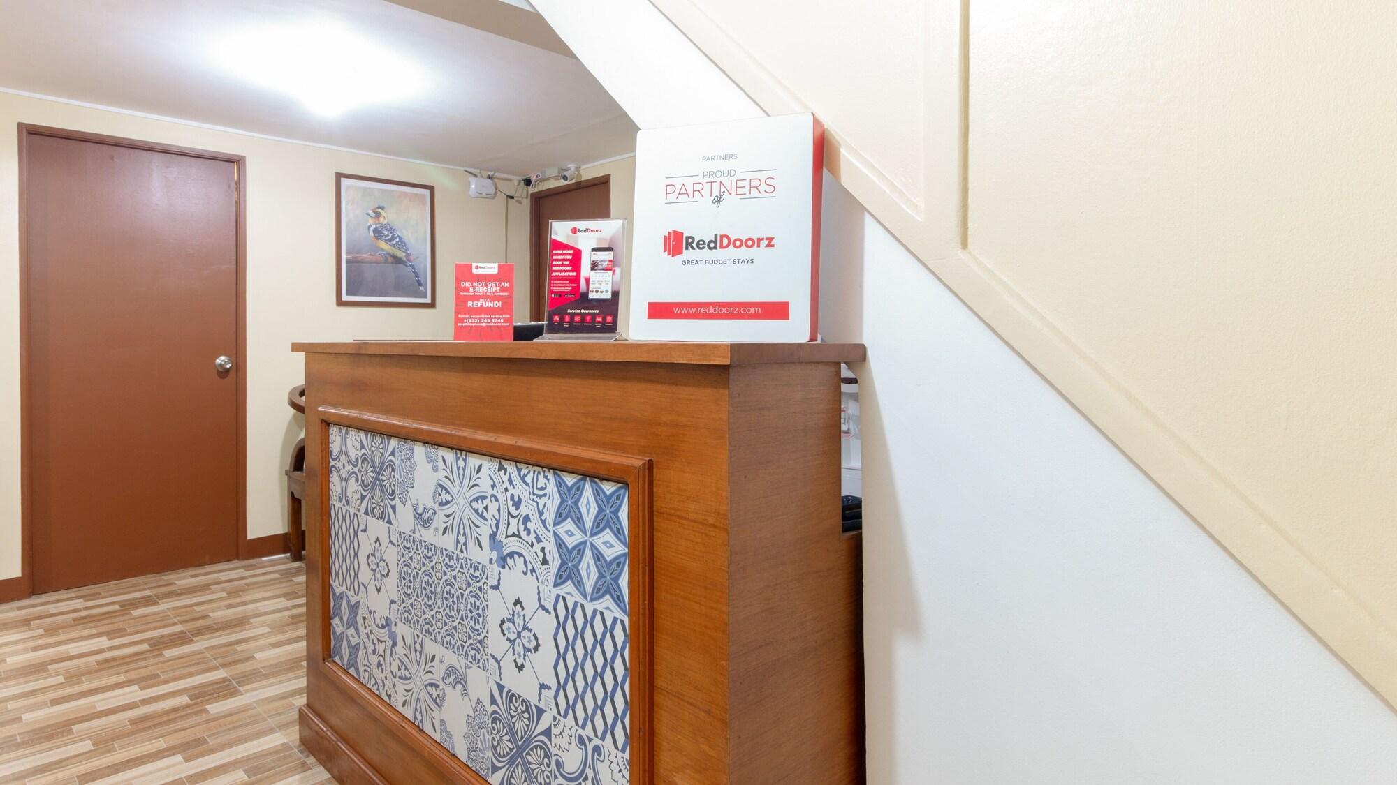 Vista Lobby RedDoorz near PNR Espana Station