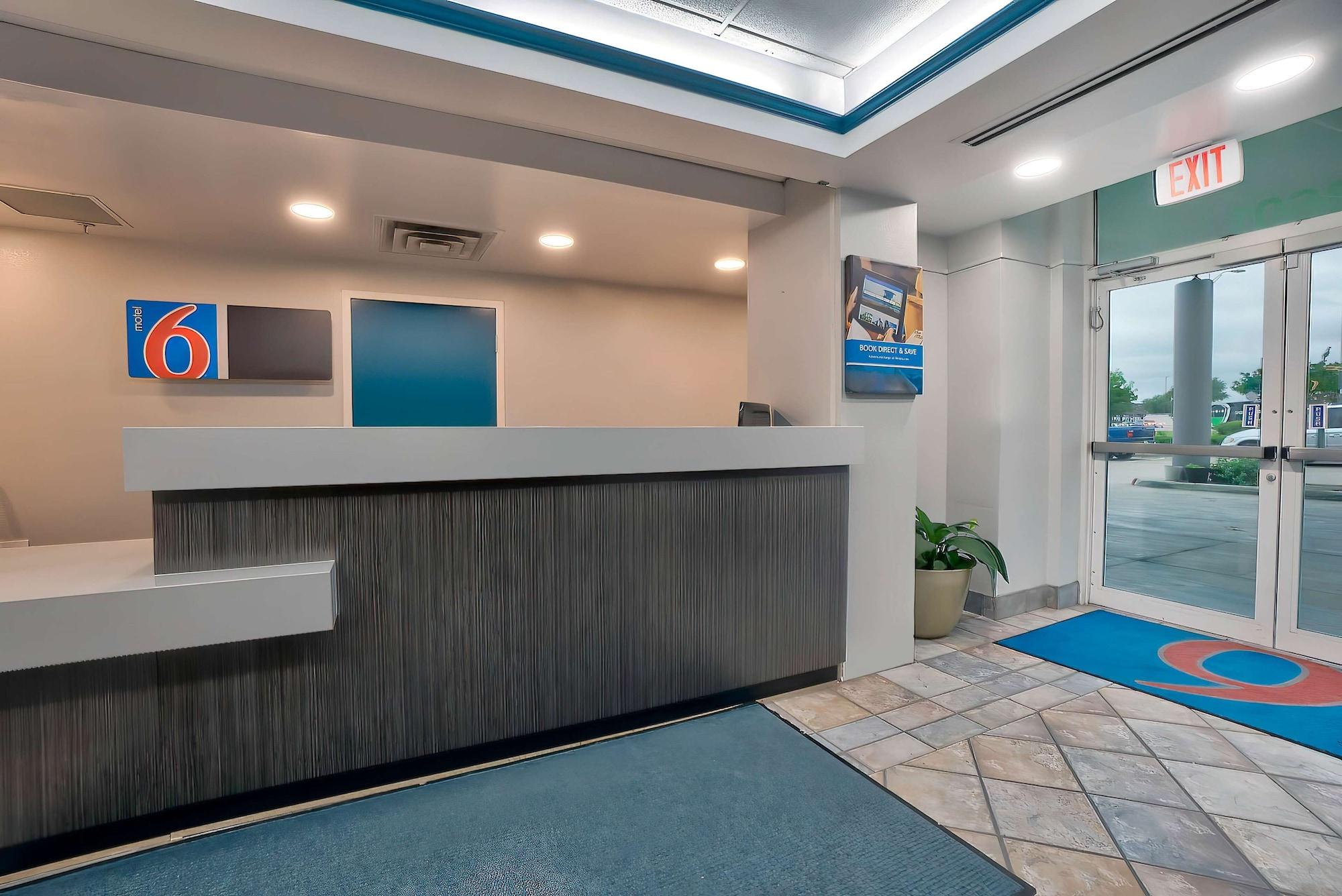 Vista Lobby Motel 6 Benbrook, TX - Fort Worth