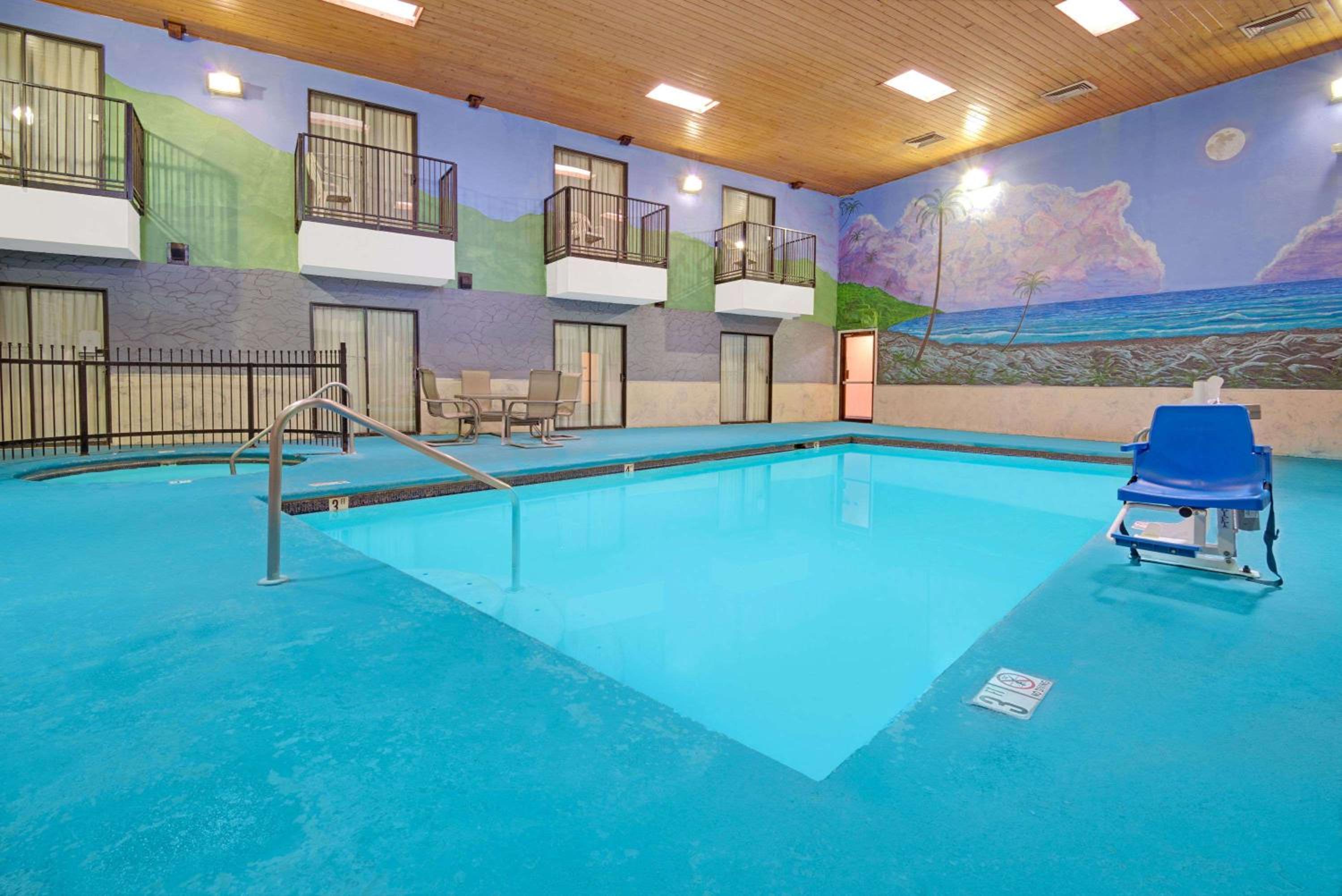 Vista Piscina Days Inn by Wyndham East Albuquerque