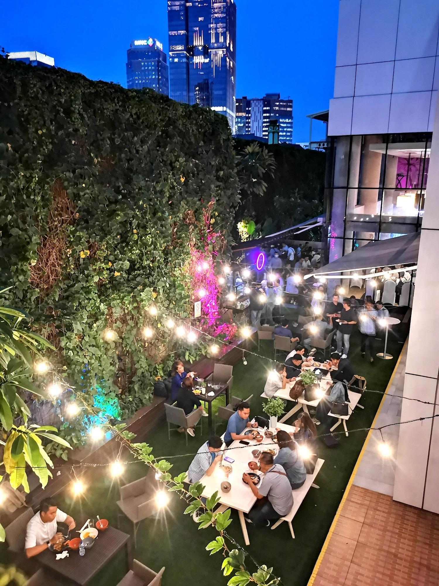 Vista Exterior Aloft Jakarta Wahid Hasyim