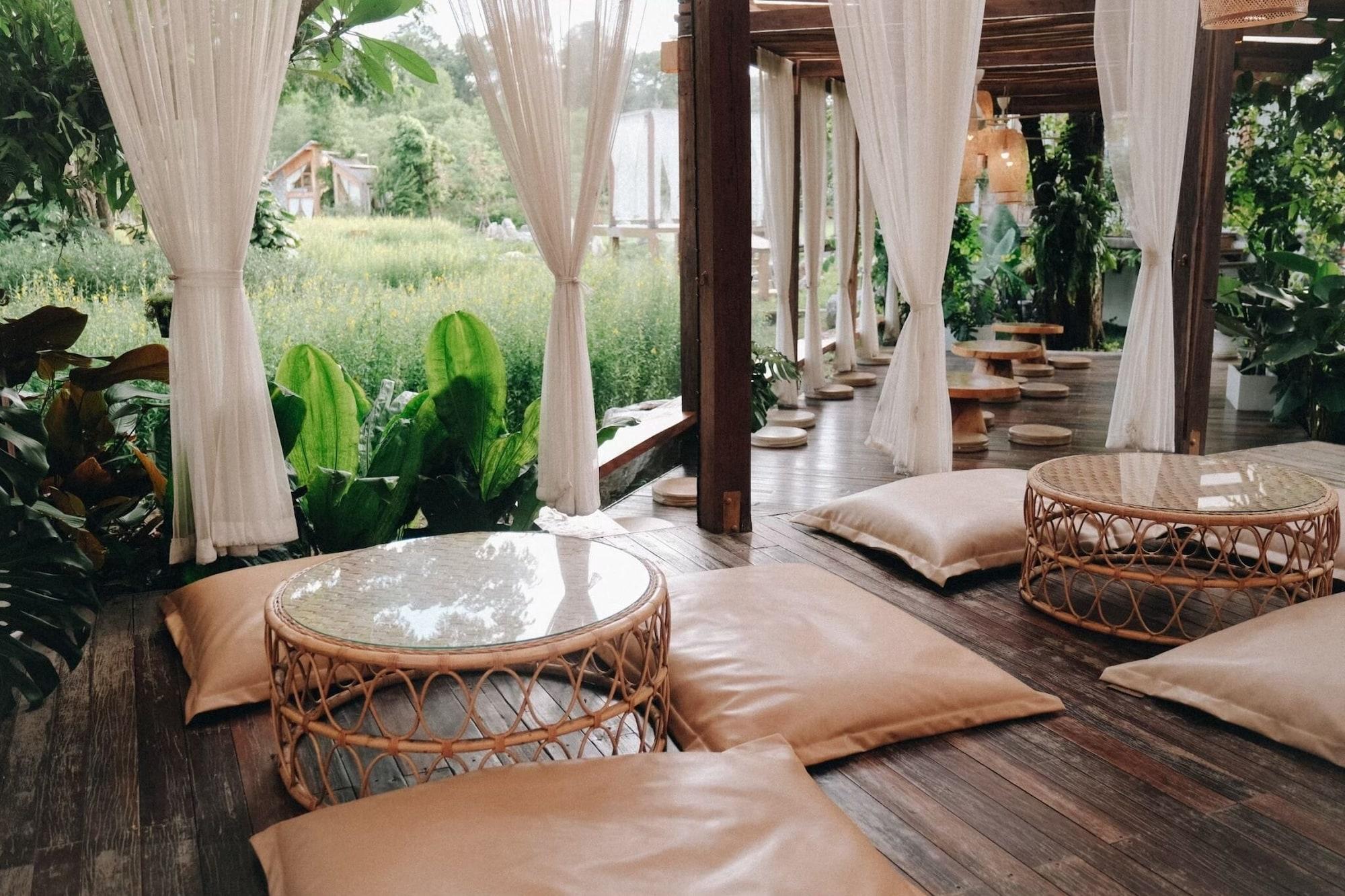 Bar/Salón Baan Na Kang Tong