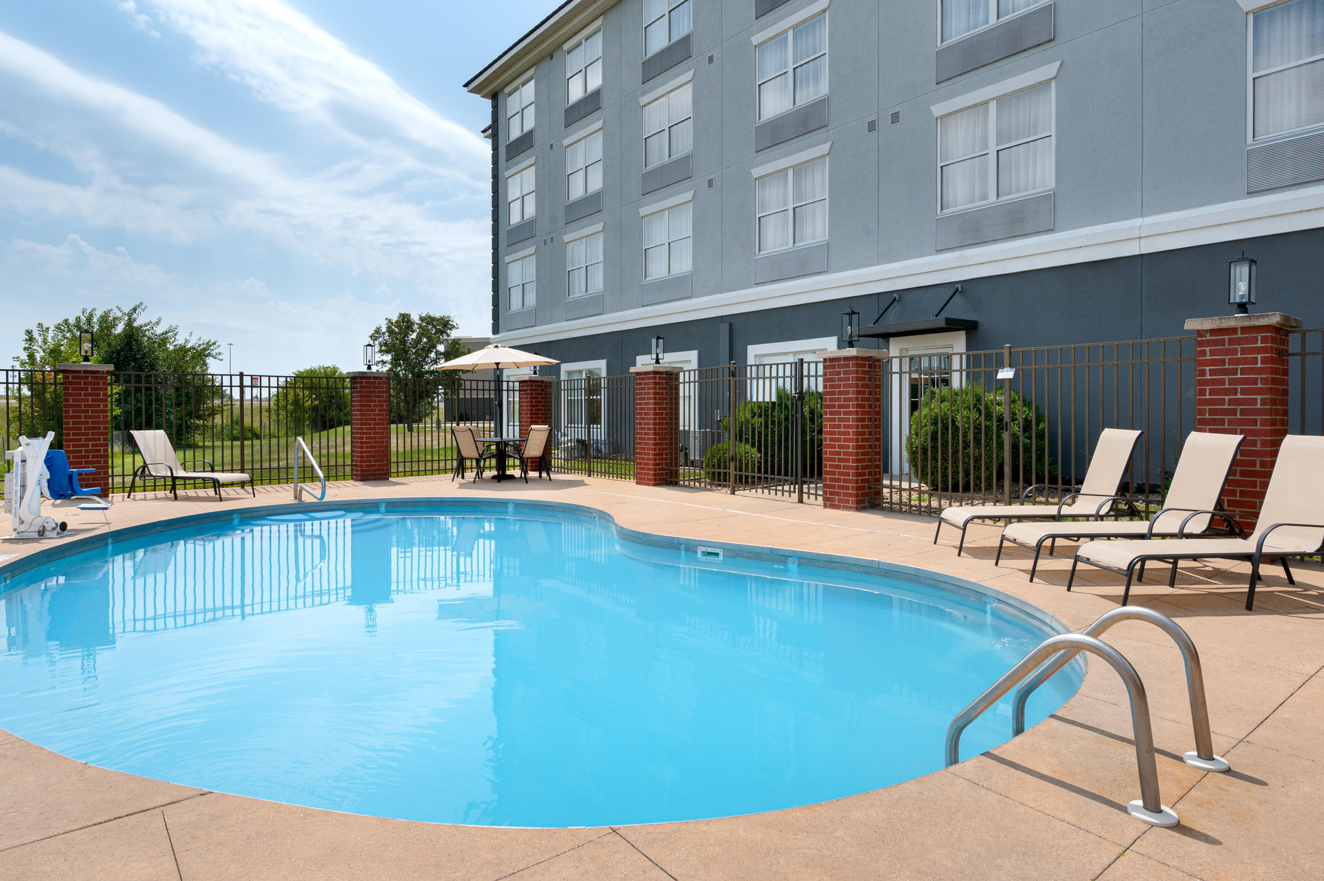 Vista Piscina Garner Hotel Evansville East by IHG