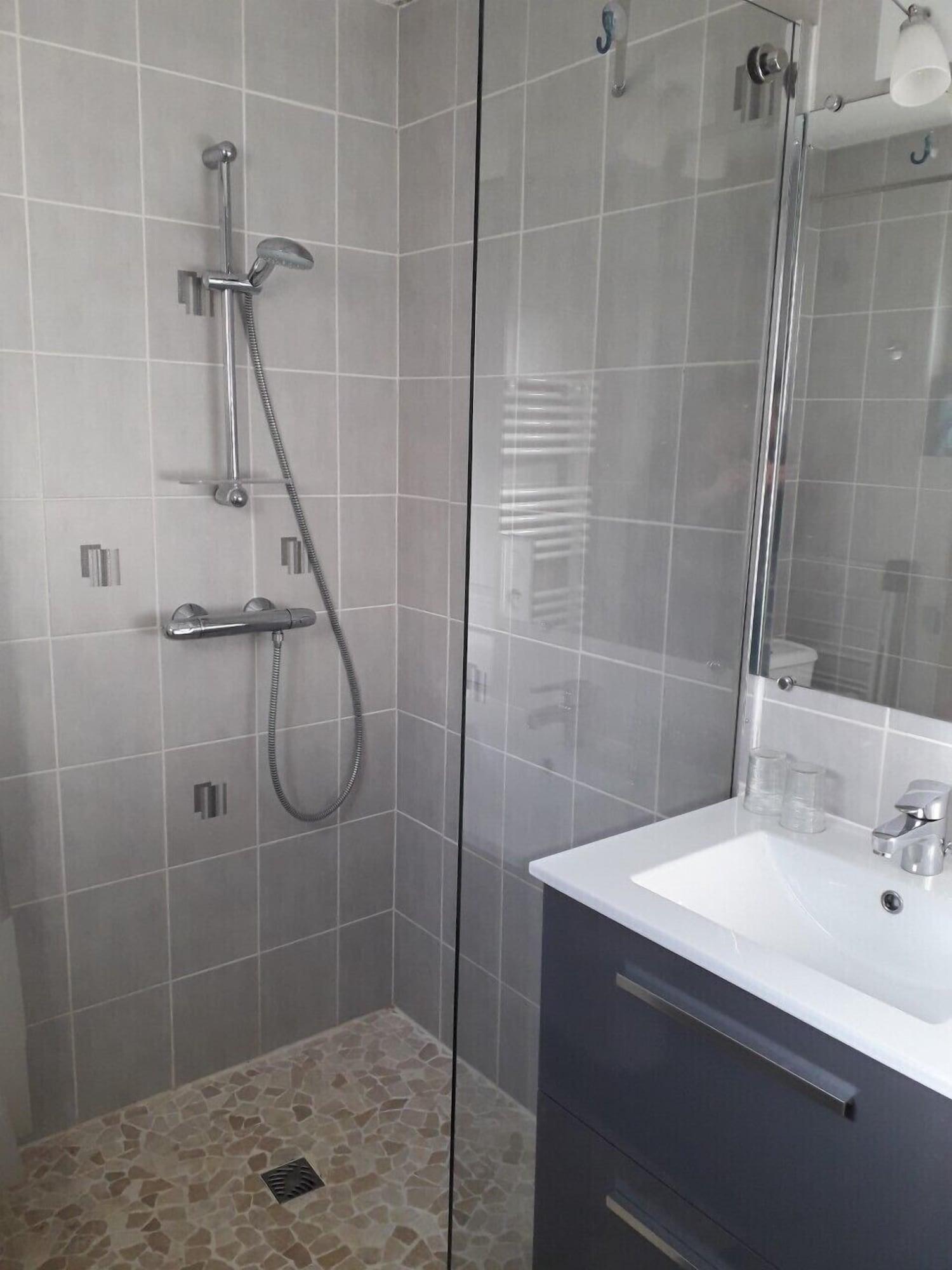 Equipamiento de Habitación Domisiladore