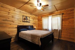 Alquiler Vacacional - Old Mill Cabin #2 - on the Little MO River, large yard, newly updated!