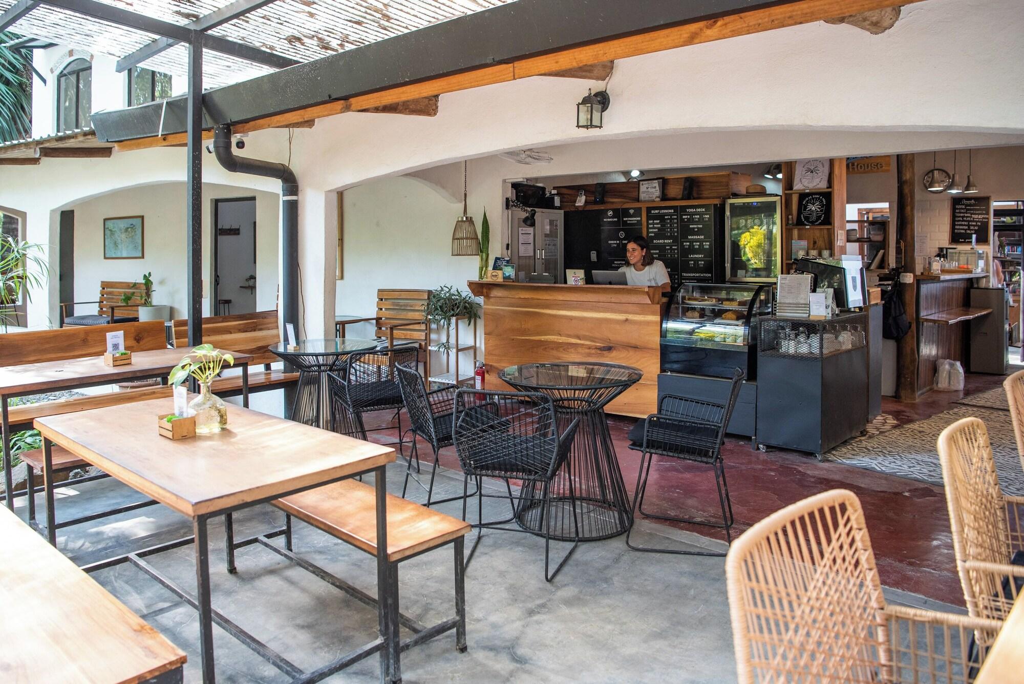 Restaurant Believe Surf & Yoga Lodge Santa Teresa - Hostel