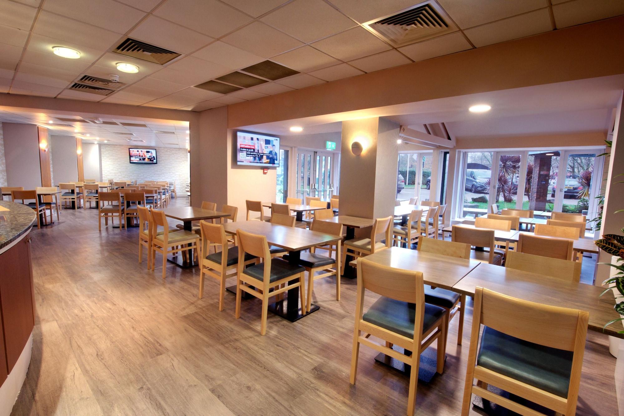 Restaurant Waterloo Hub Hotel & Suites