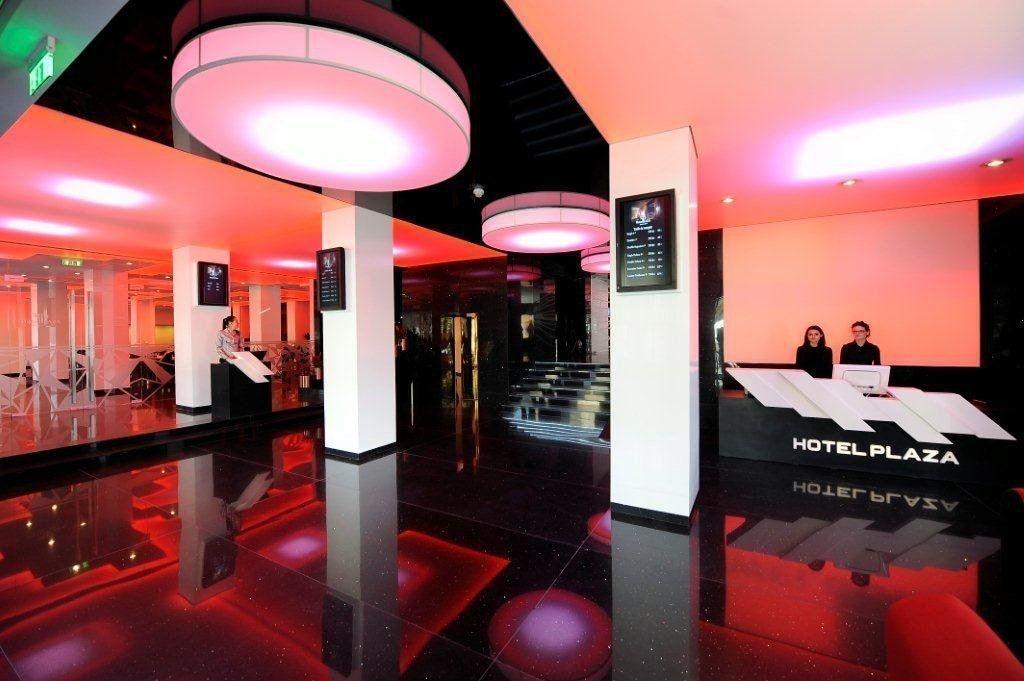 Vista Lobby Plaza V