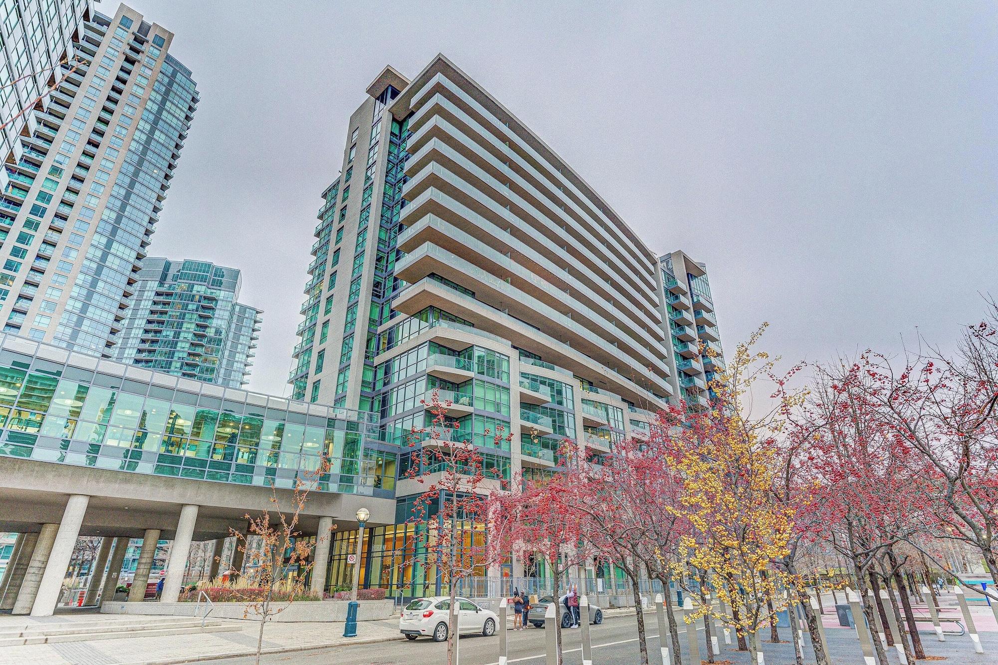 Vista Exterior The York Suites