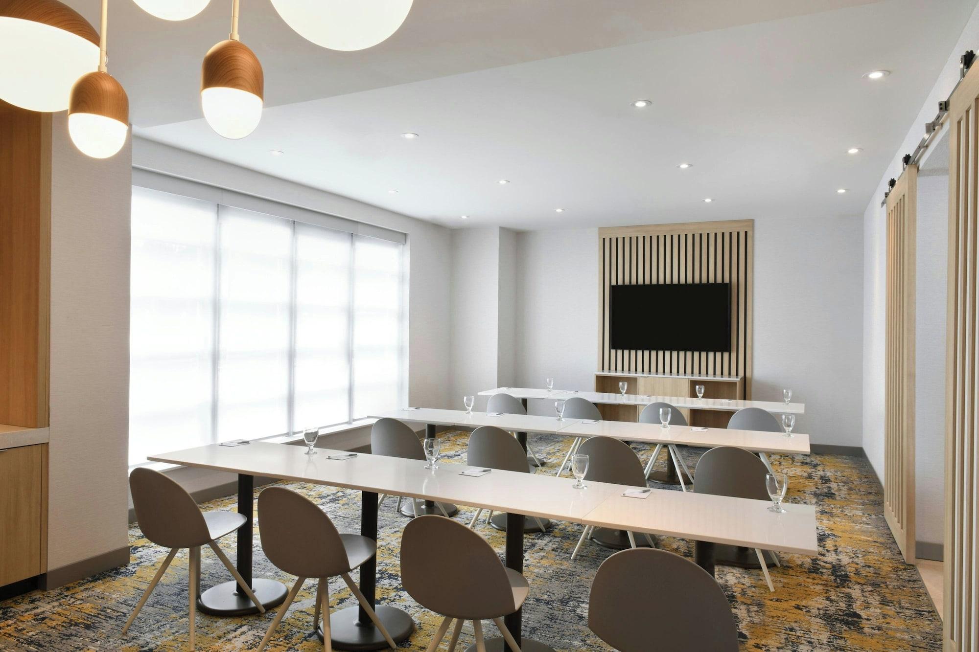 Restaurant TownePlace Suites by Marriott Niagara Falls Canada