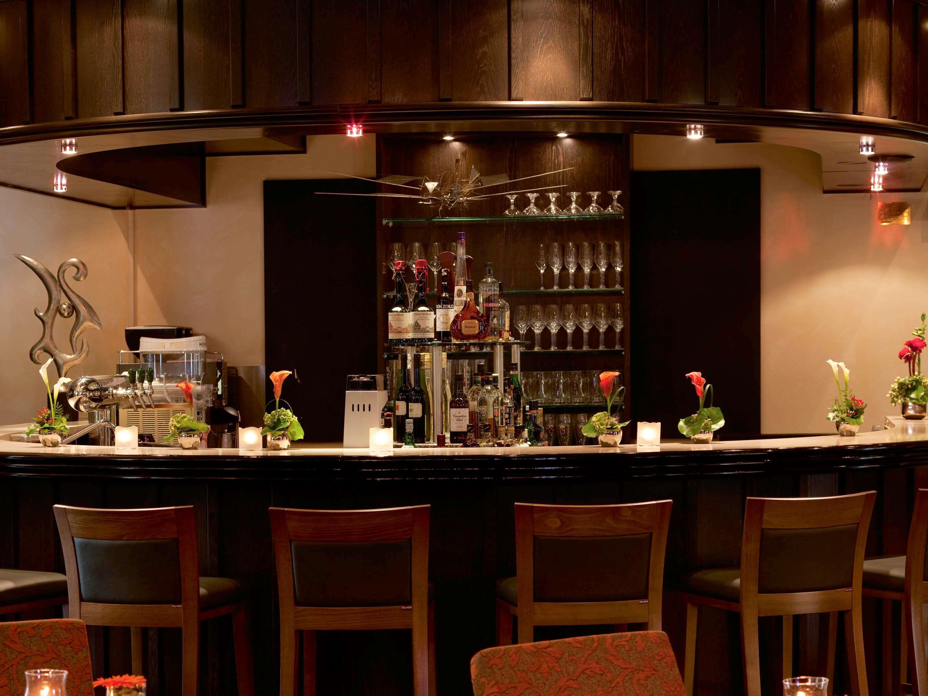 Bar/Salón Mövenpick Hotel Nuernberg Airport