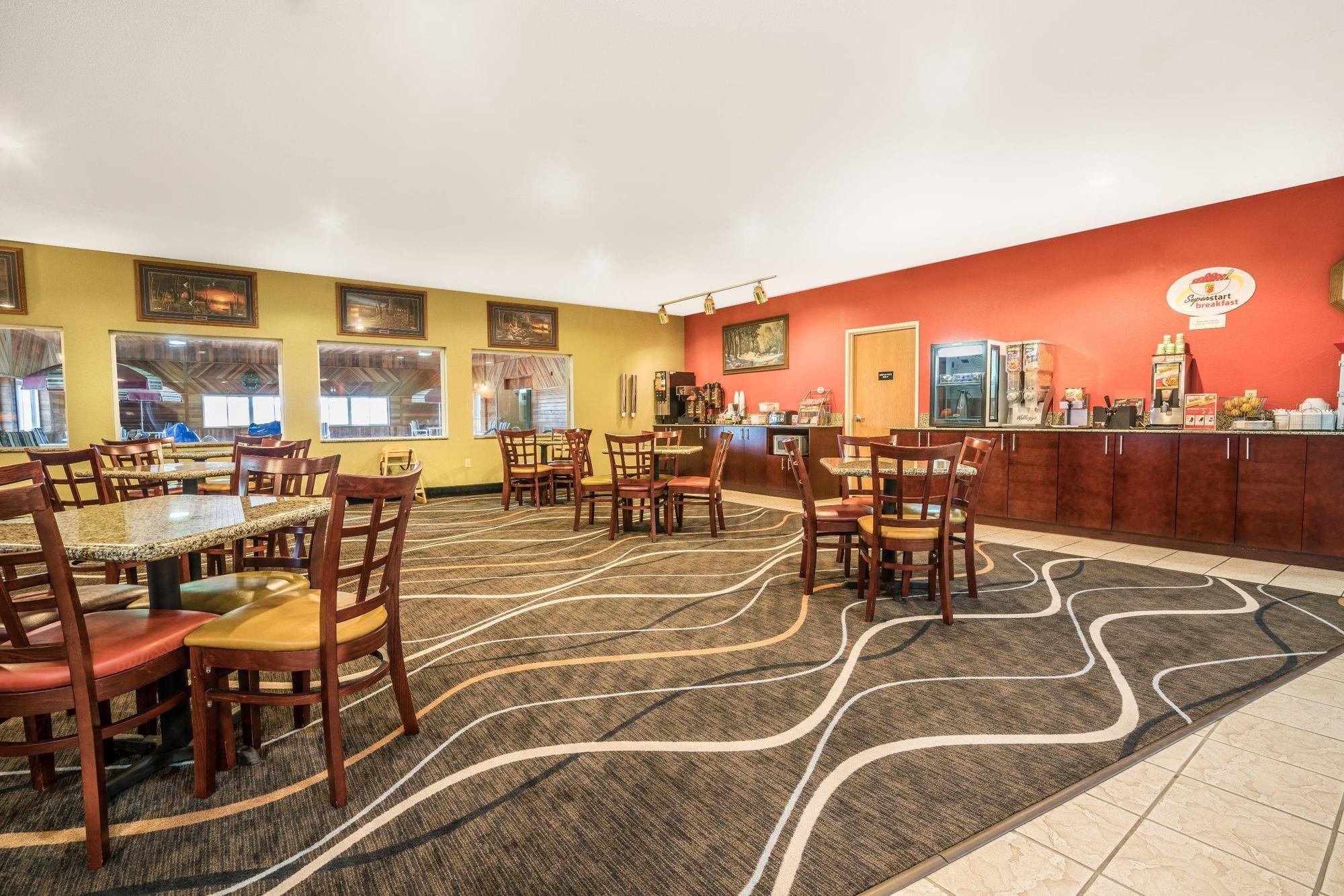 Comodidades del Alojamiento Super 8 By Wyndham Osseo Wi
