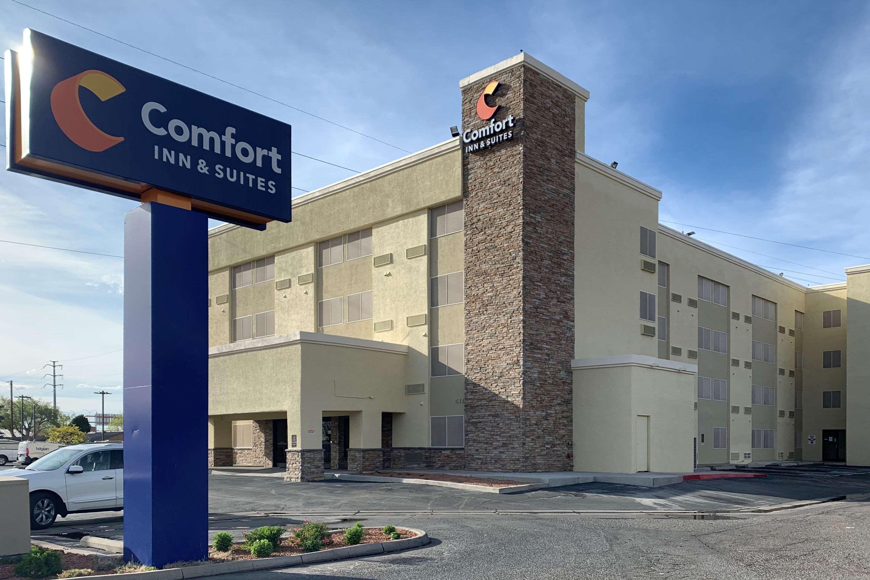 Vista Exterior Comfort Inn & Suites Albuquerque Downtown