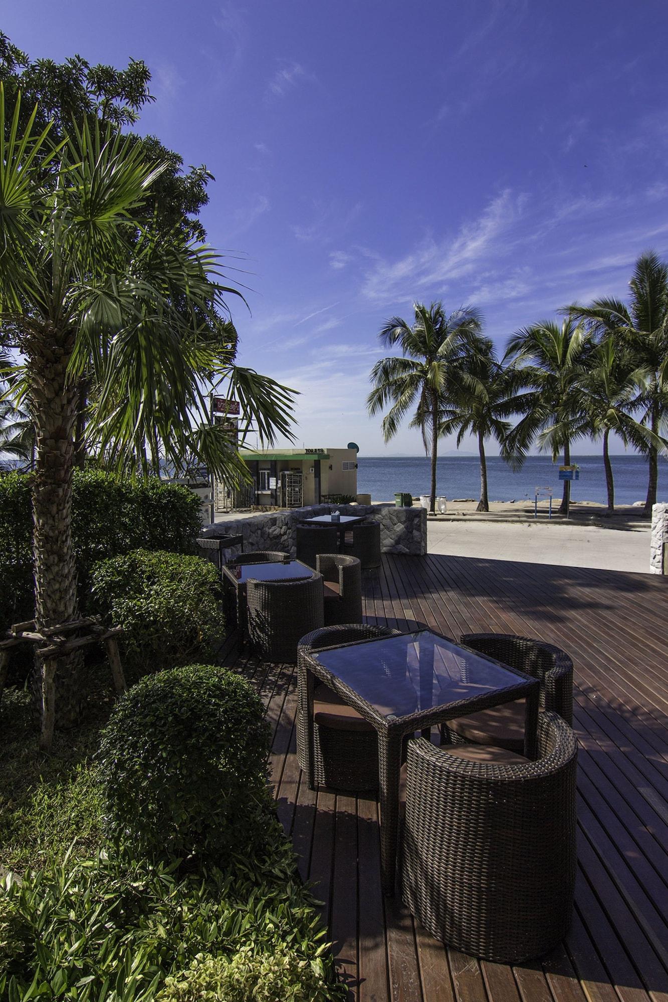 Bar/Salón Kalm Bangsaen Hotel