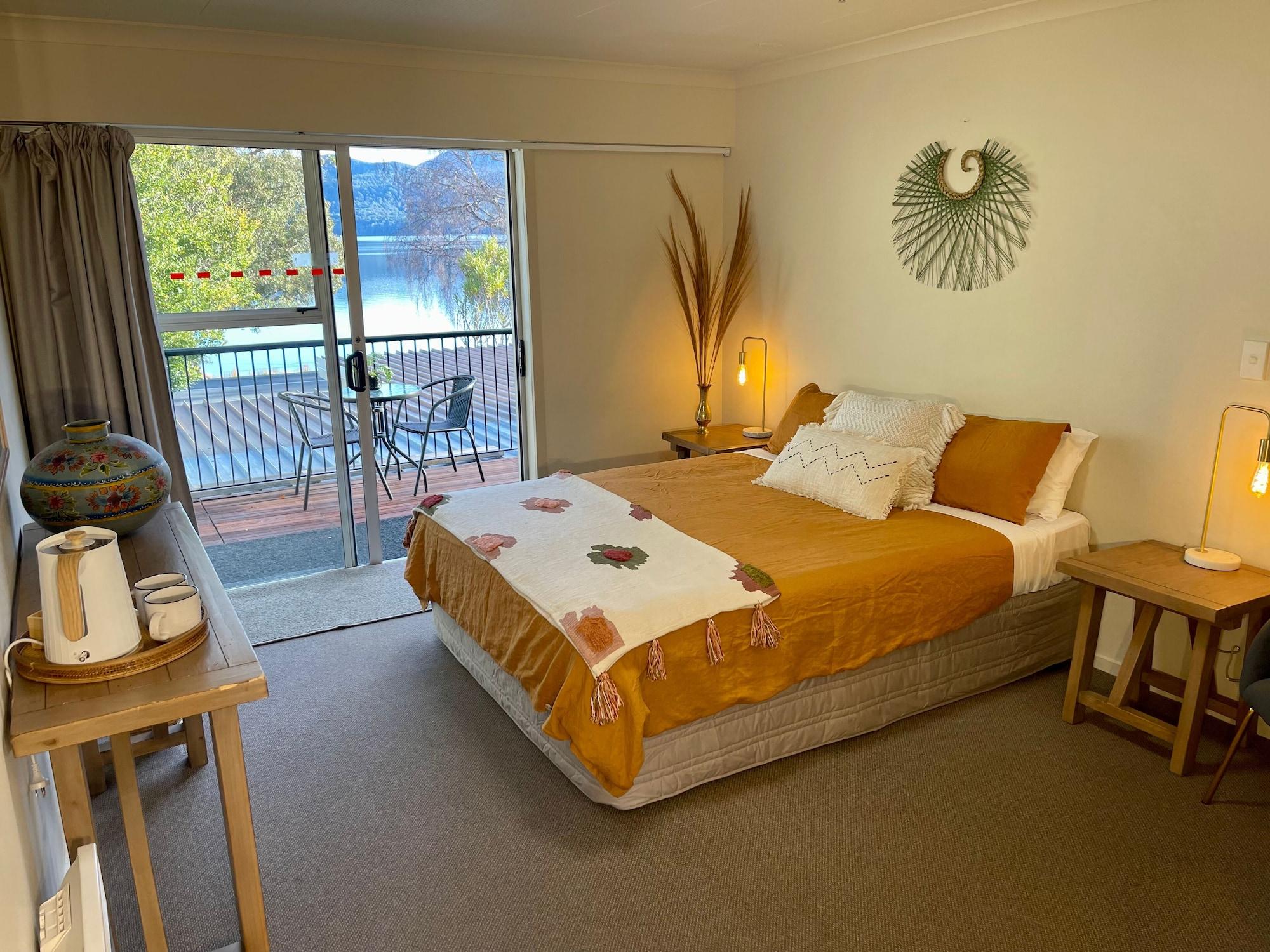Varios Lakewood Lofts