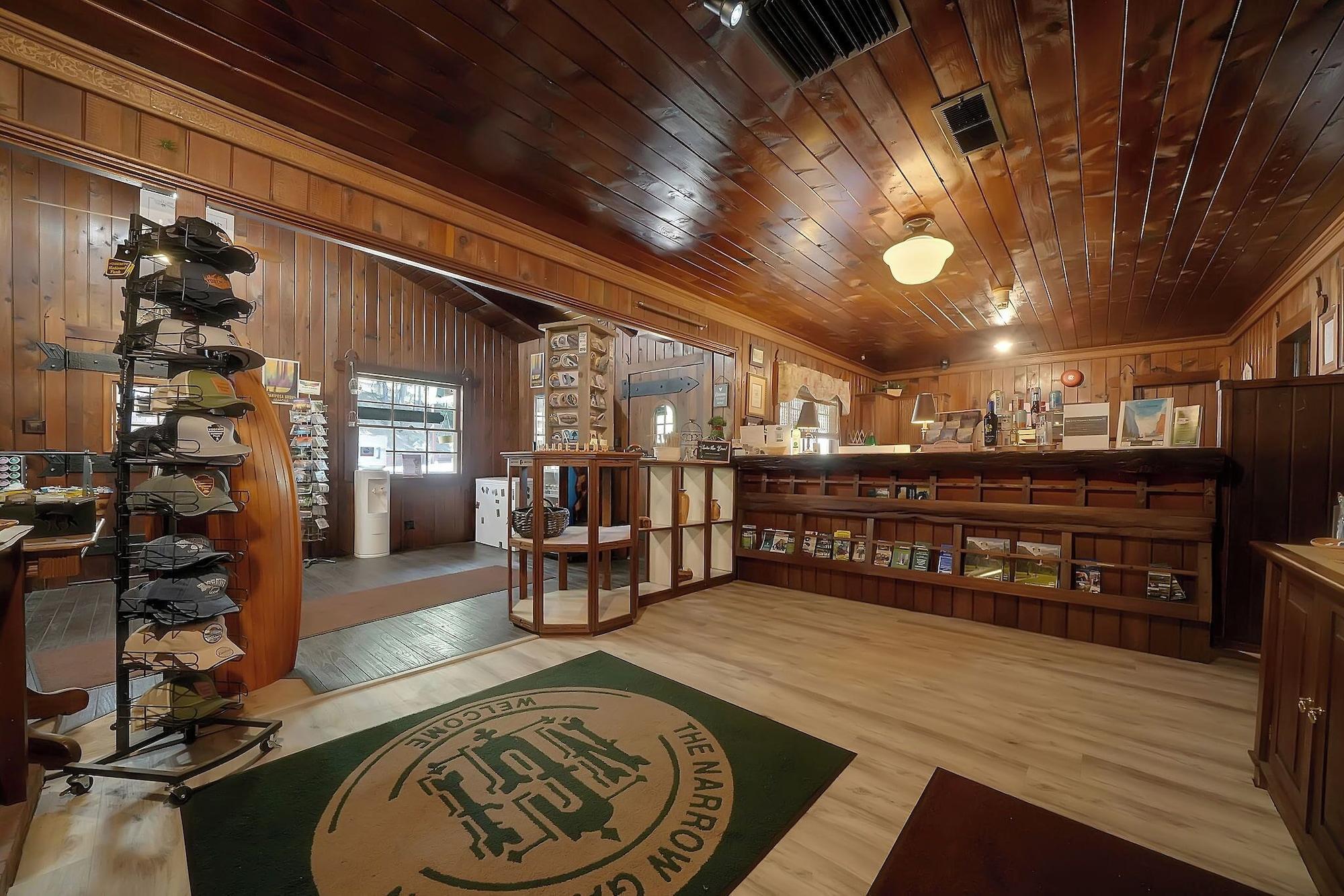Vista Lobby Narrow Gauge Inn