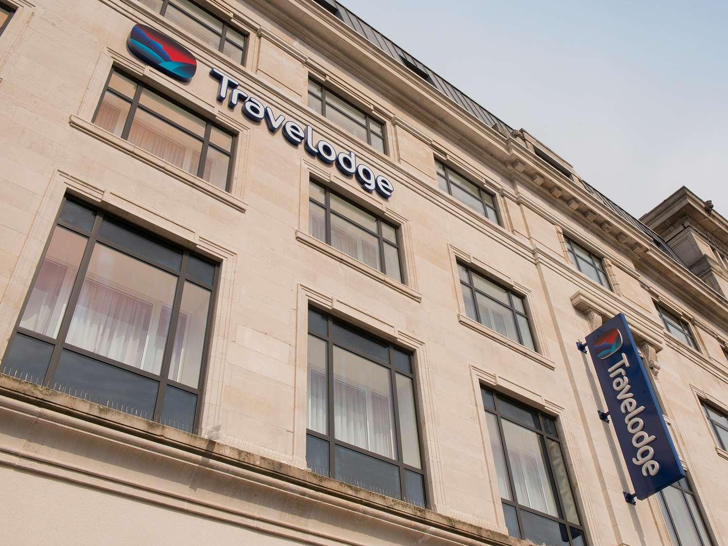 Vista Exterior Travelodge Manchester Piccadilly